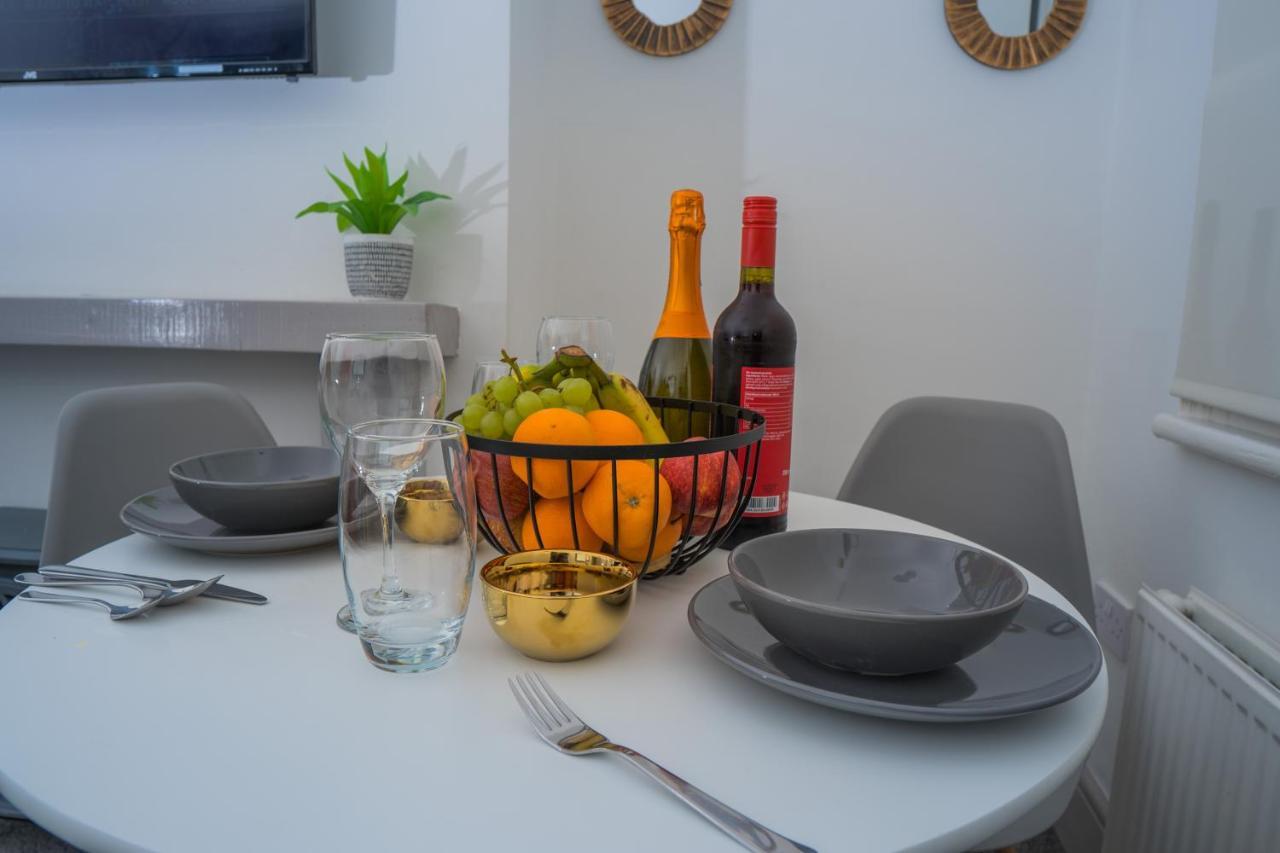 The Highfield Villa, 5 Bedrooms, Northampton Centre, Sleeps 10 Esterno foto