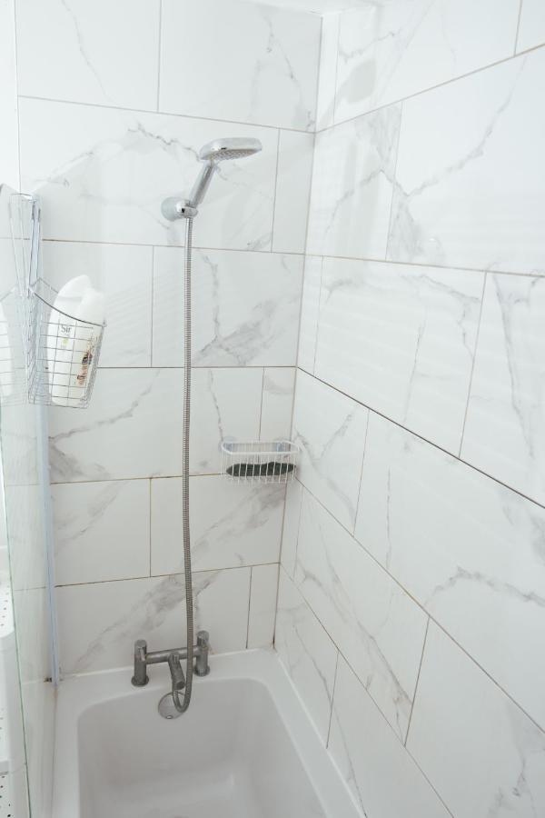 The Highfield Villa, 5 Bedrooms, Northampton Centre, Sleeps 10 Esterno foto