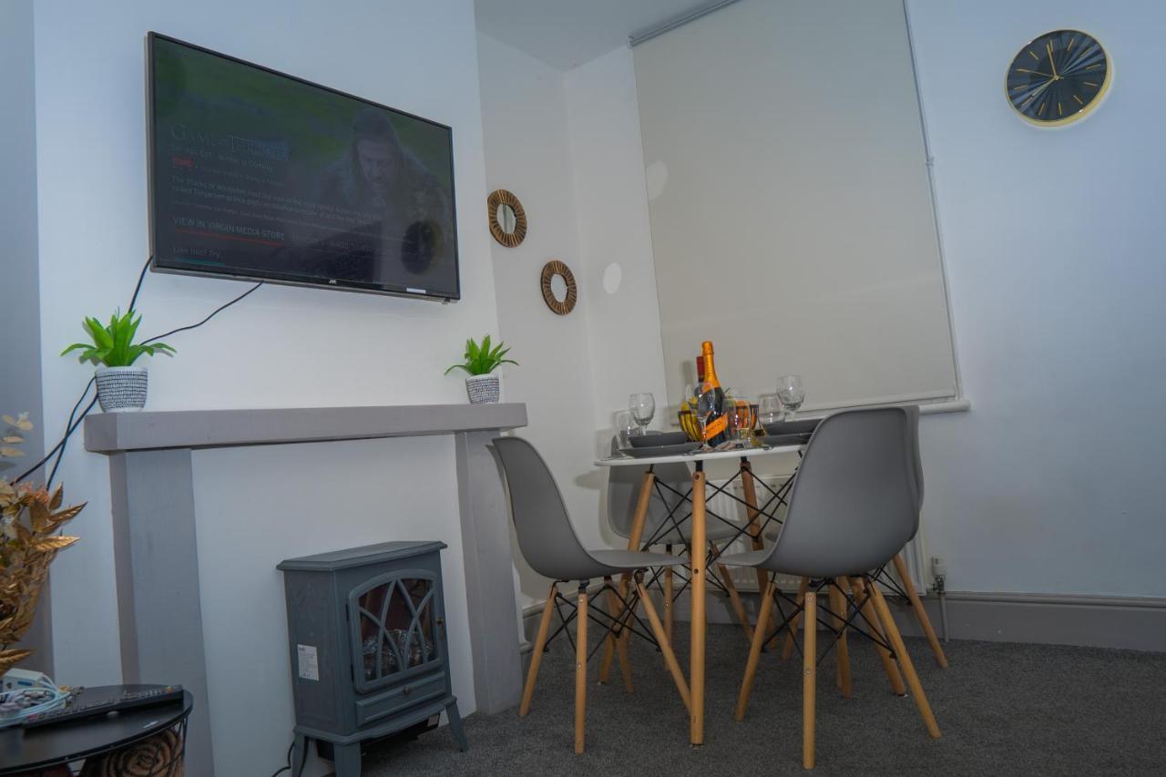 The Highfield Villa, 5 Bedrooms, Northampton Centre, Sleeps 10 Esterno foto