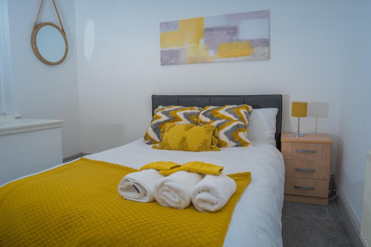 The Highfield Villa, 5 Bedrooms, Northampton Centre, Sleeps 10 Esterno foto