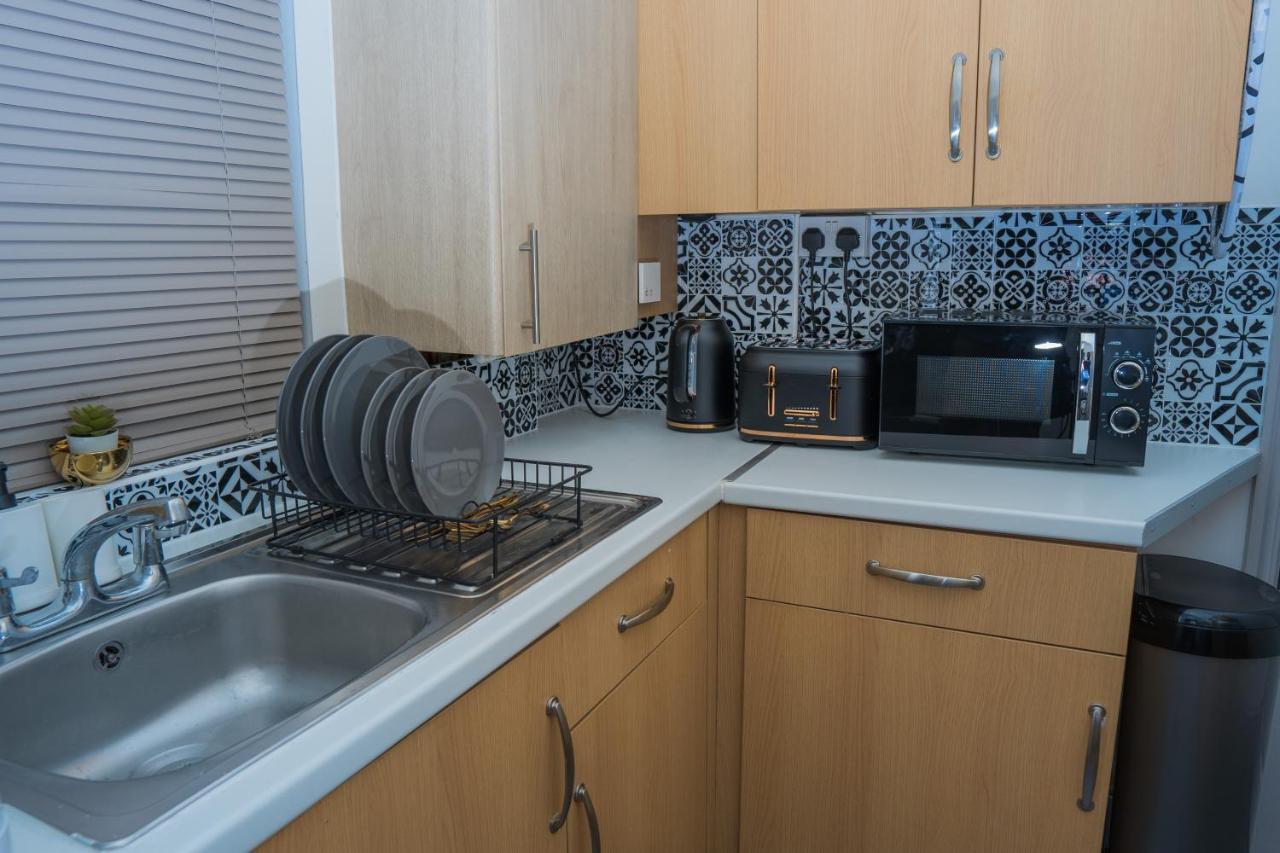 The Highfield Villa, 5 Bedrooms, Northampton Centre, Sleeps 10 Esterno foto