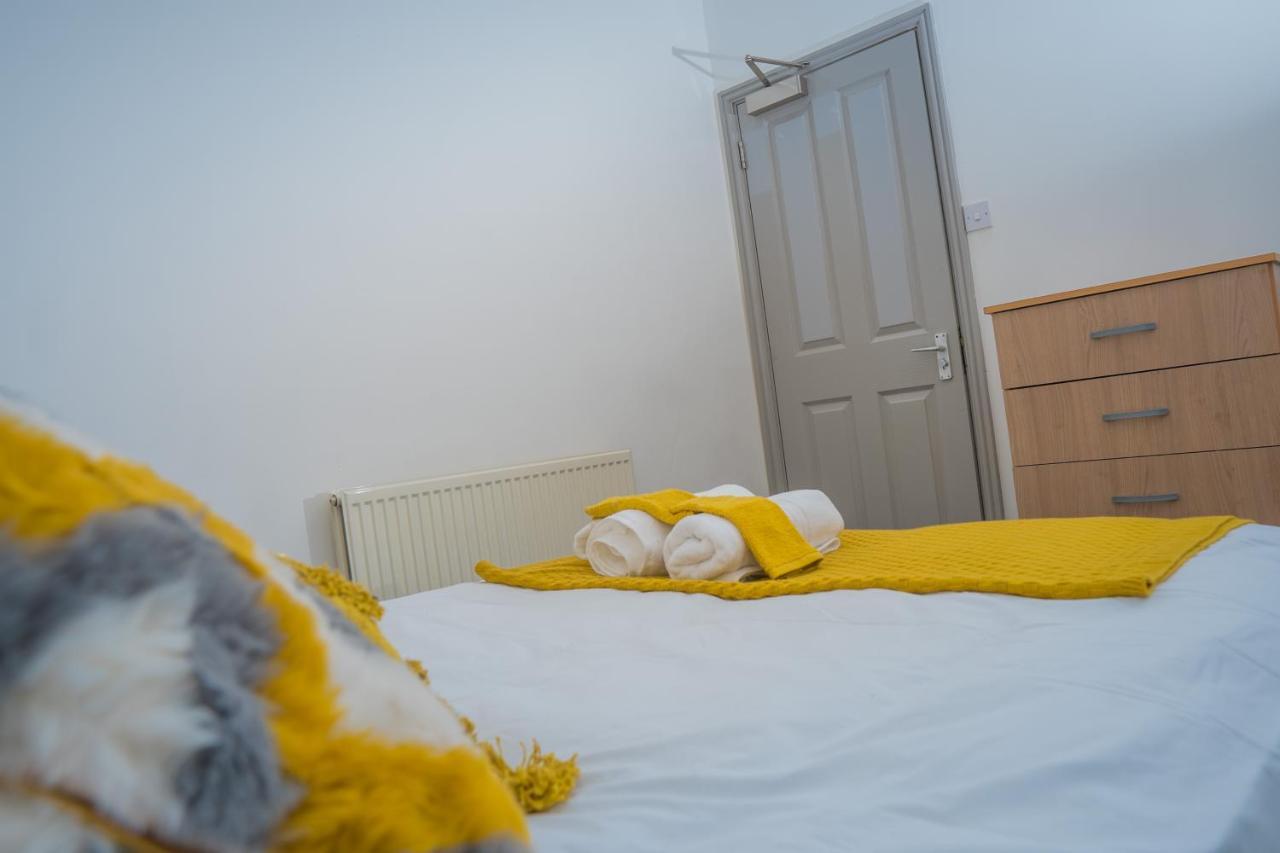 The Highfield Villa, 5 Bedrooms, Northampton Centre, Sleeps 10 Esterno foto