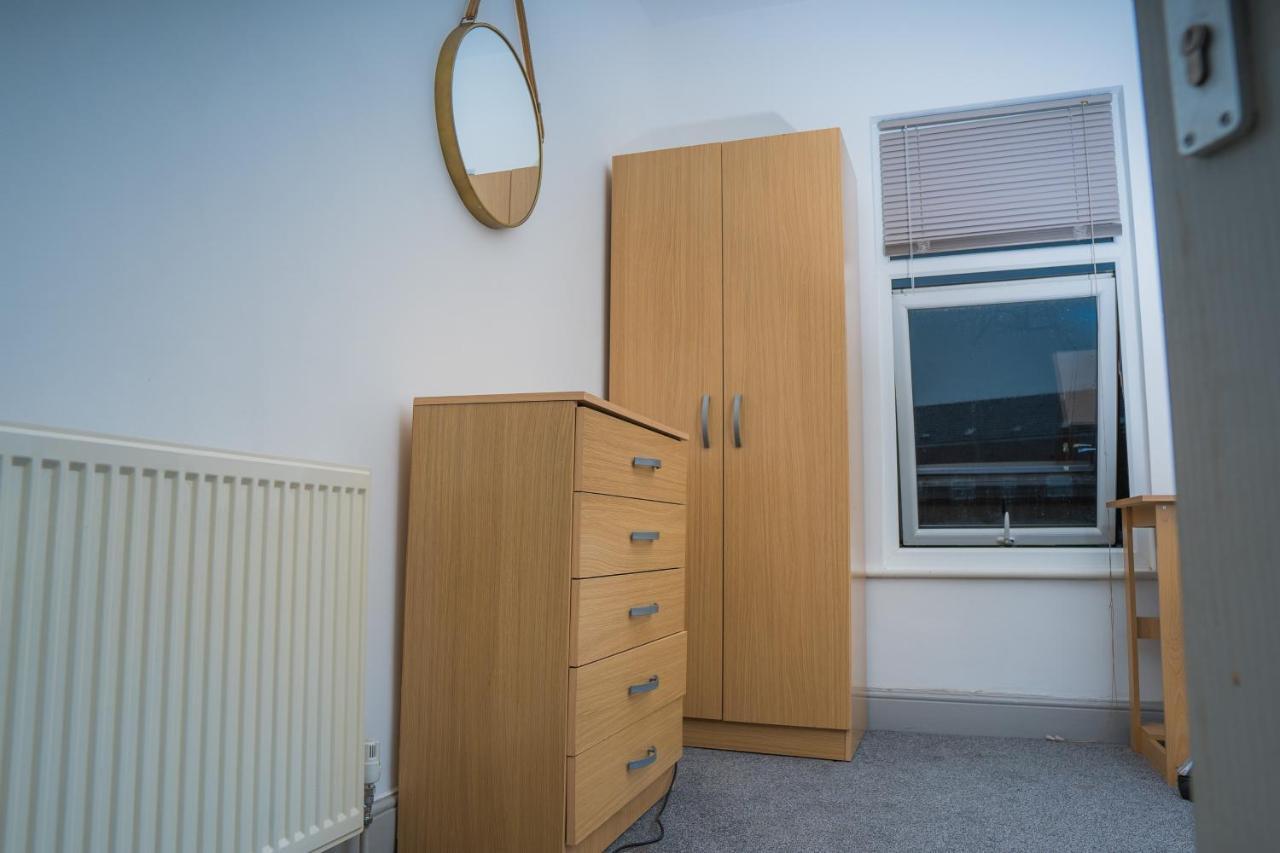 The Highfield Villa, 5 Bedrooms, Northampton Centre, Sleeps 10 Esterno foto