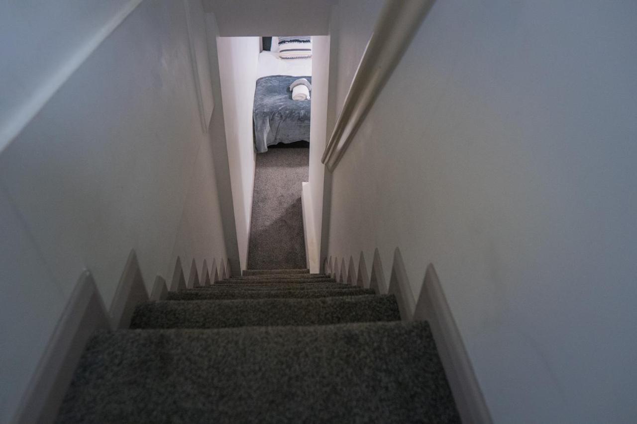 The Highfield Villa, 5 Bedrooms, Northampton Centre, Sleeps 10 Esterno foto