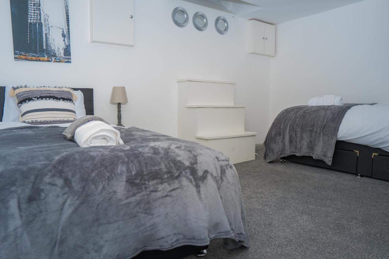 The Highfield Villa, 5 Bedrooms, Northampton Centre, Sleeps 10 Esterno foto