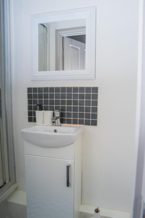 The Highfield Villa, 5 Bedrooms, Northampton Centre, Sleeps 10 Esterno foto