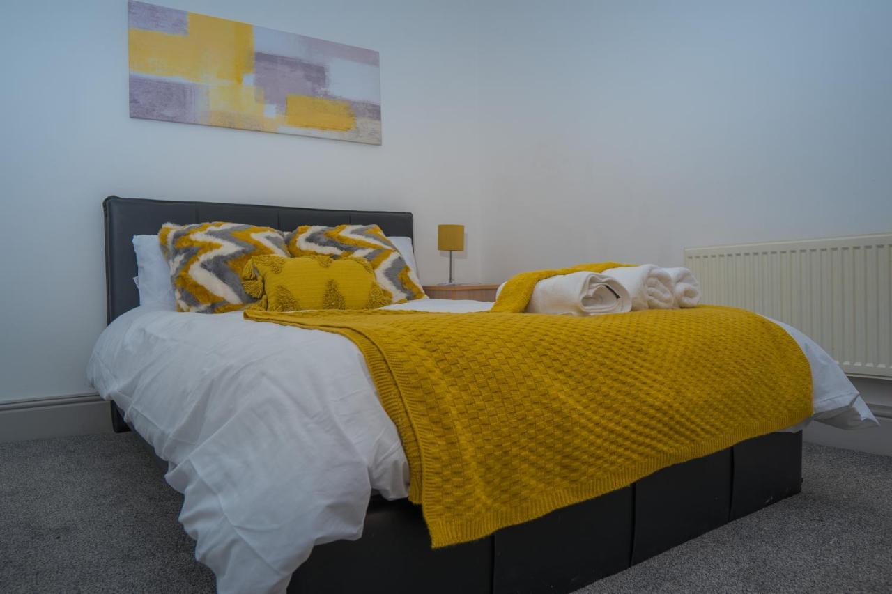 The Highfield Villa, 5 Bedrooms, Northampton Centre, Sleeps 10 Esterno foto