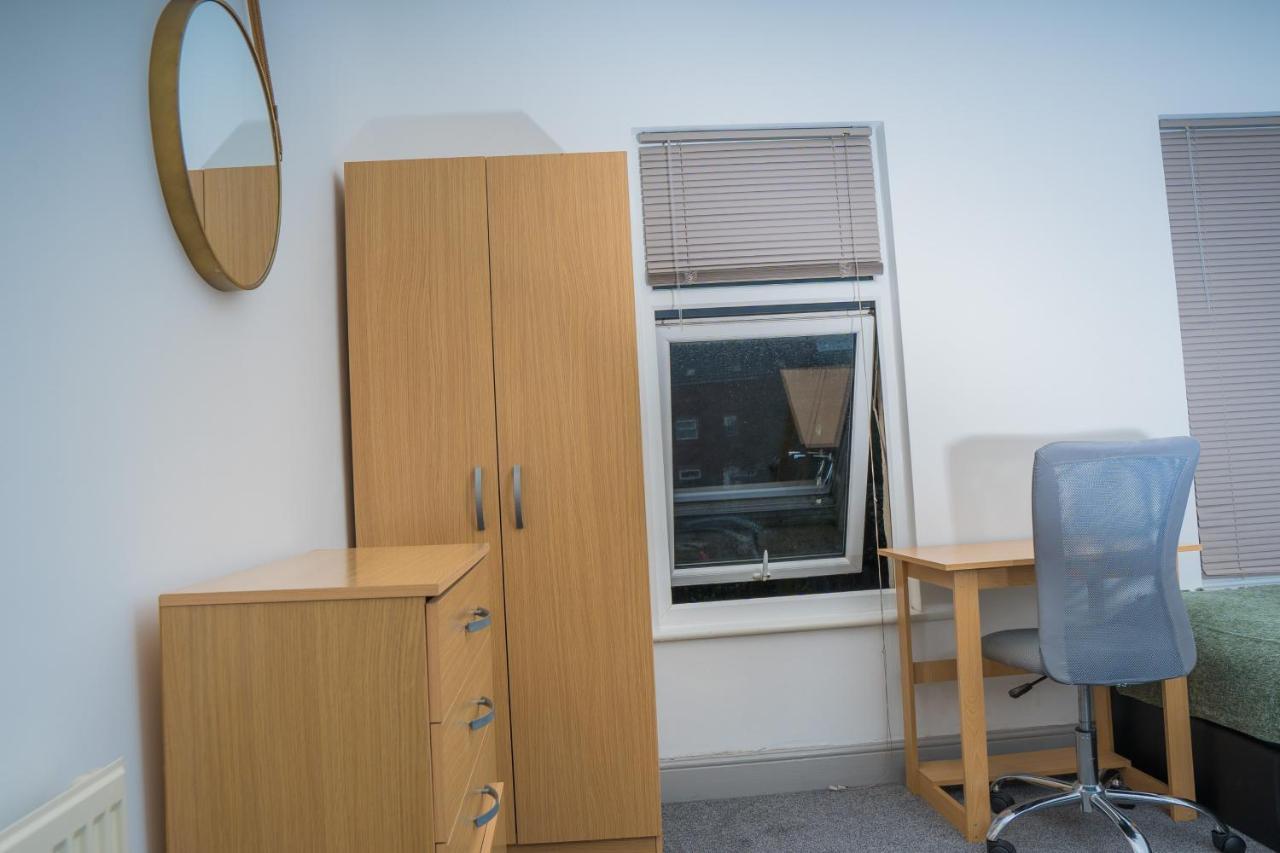 The Highfield Villa, 5 Bedrooms, Northampton Centre, Sleeps 10 Esterno foto
